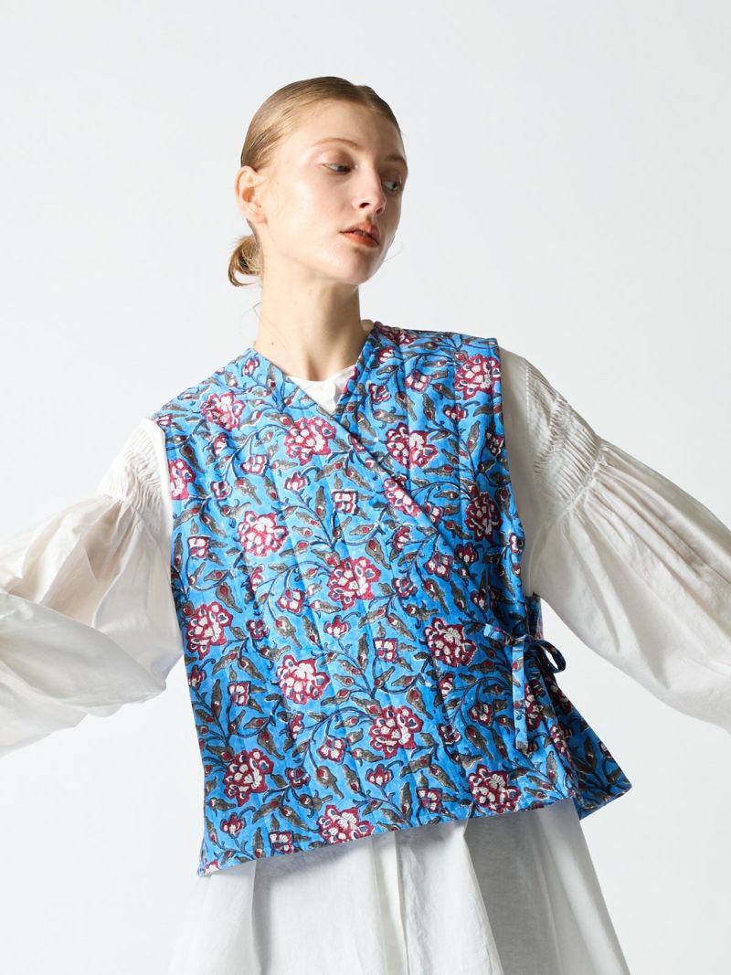 indian print quilt vest / blue